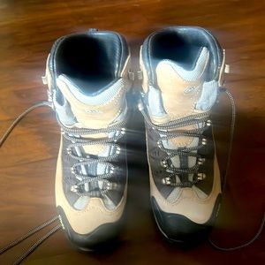 OBOZ BEARTOOTH BDRY HIKING BOOTS - WOMEN'S perfect condition.